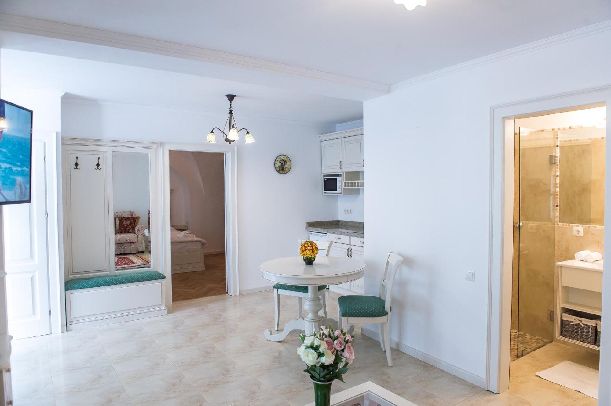 Baroc Apartments & Studio Sibiu Pokoj fotografie